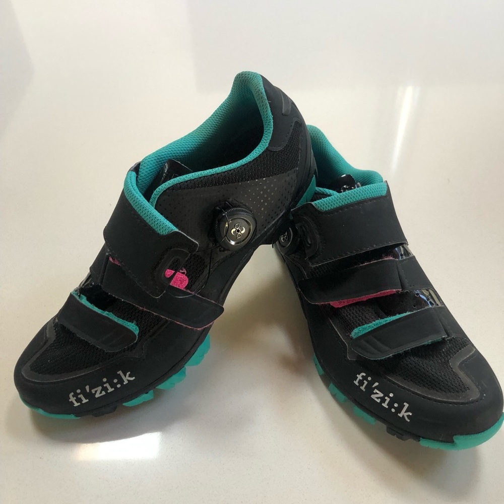 Fi’zi:k cycle/spin shoes. SPD cleats.